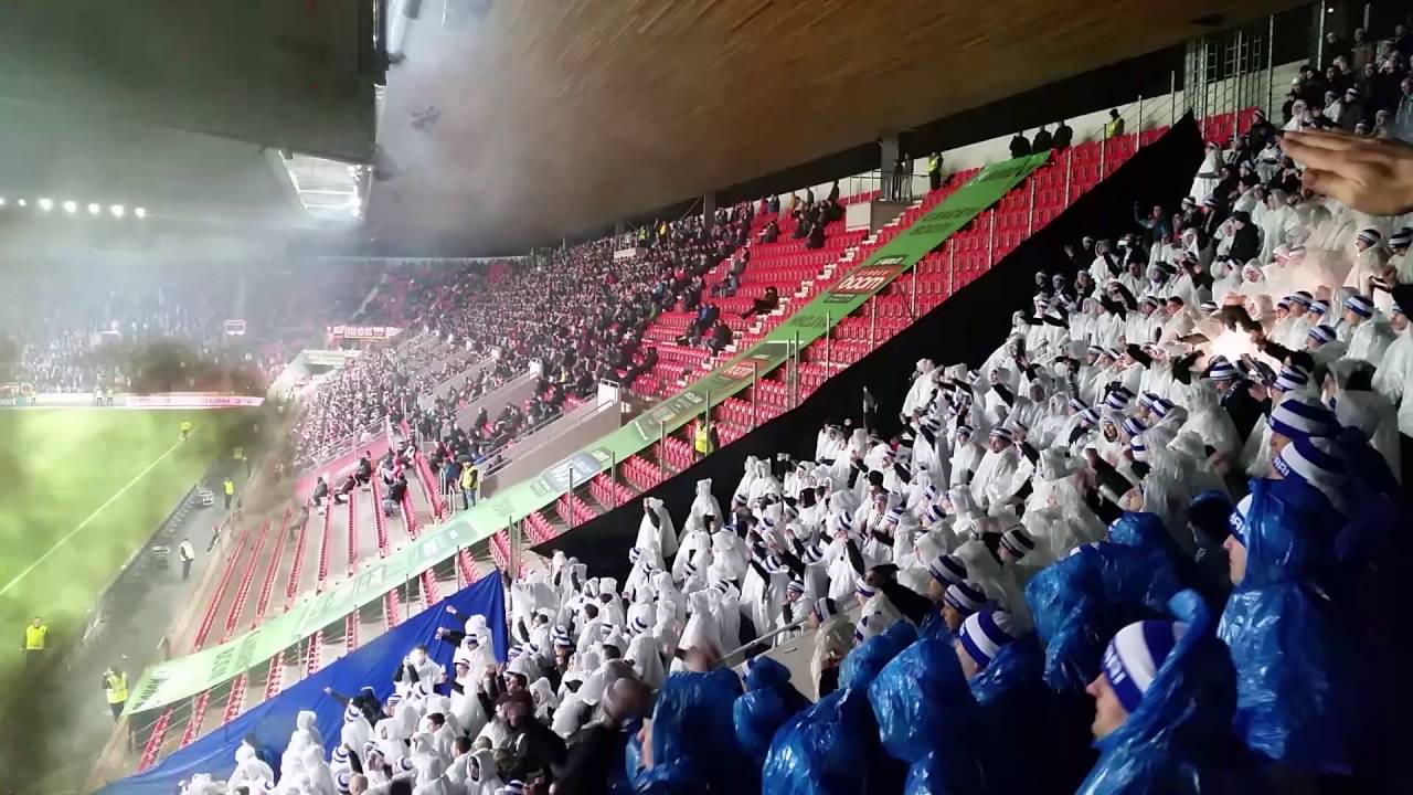 FC Ban&iacute;k choreo plastenky