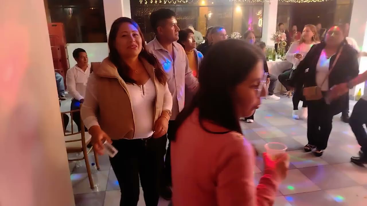 CONTINÚA LA FIESTA CON LA CUMPLEAÑERA 
