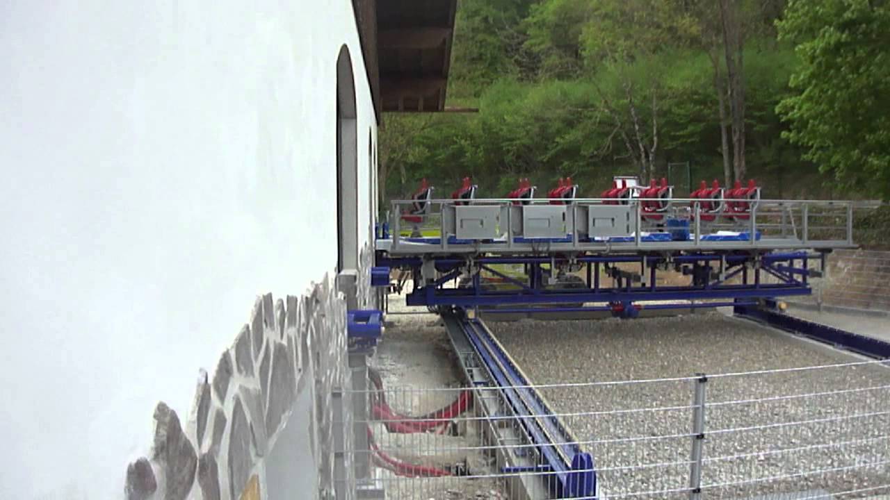 Nigloland - Alpina Blitz - Train qui rentre au Garage