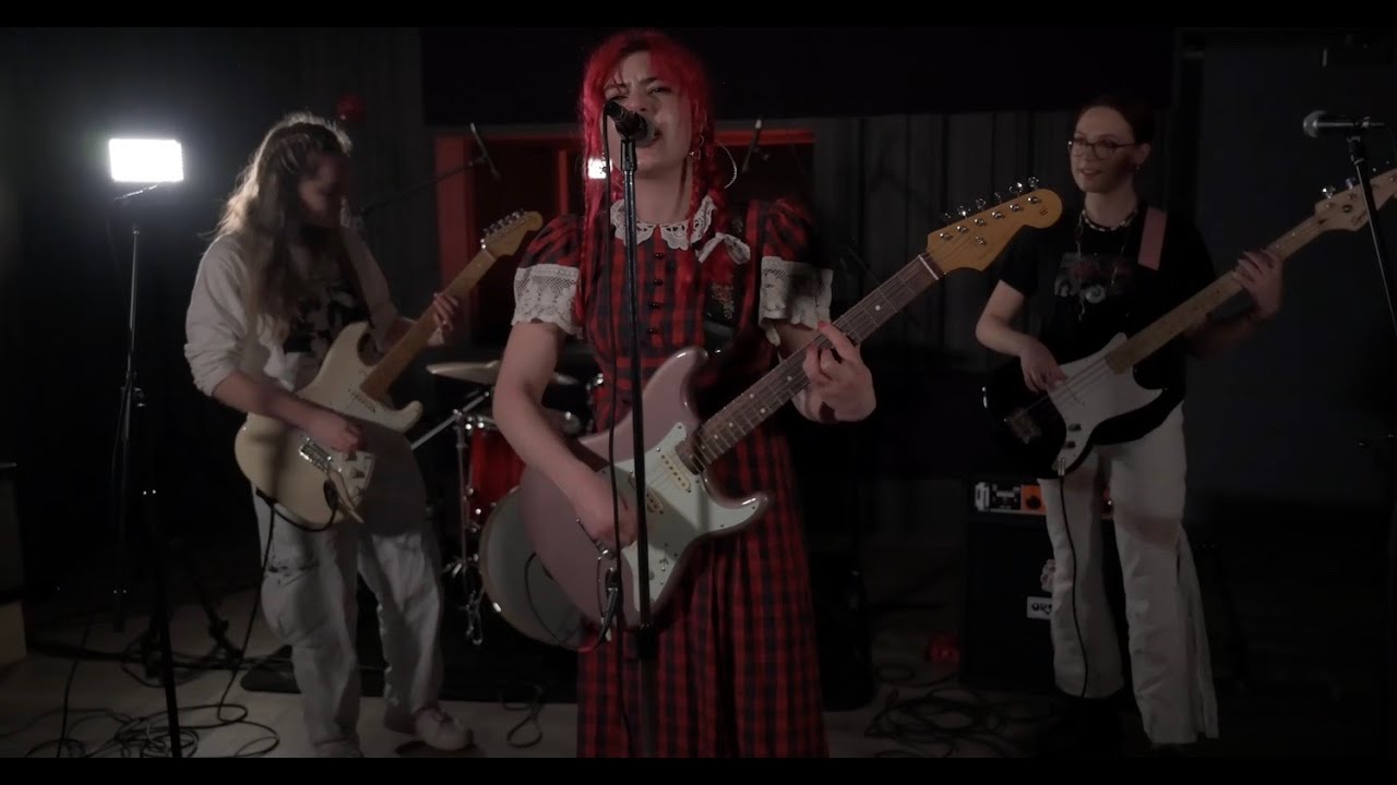 Eaves Wilder covers Girls Aloud's 