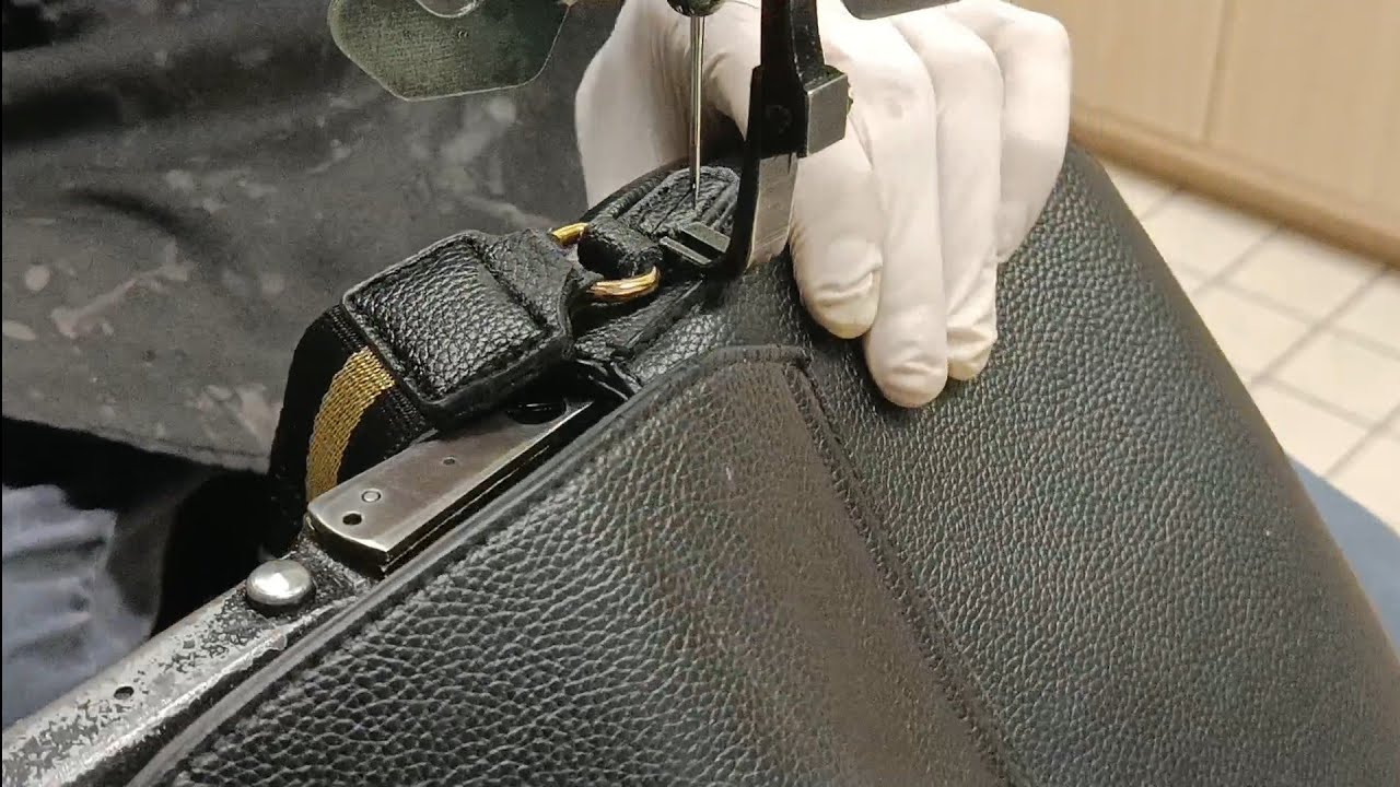 Music douce, réparation d'un sac a la main 