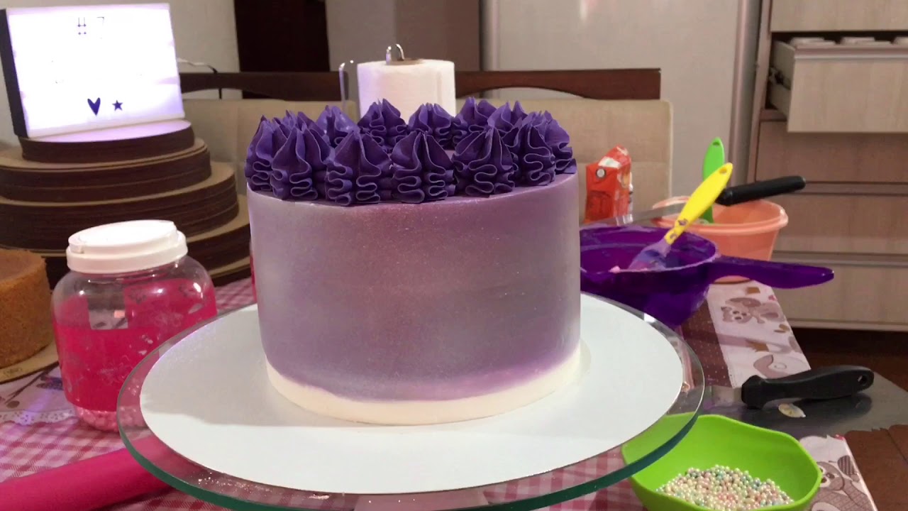 Bolo perolado detalhe bico 1 M #zubolos #roxo #sugarart