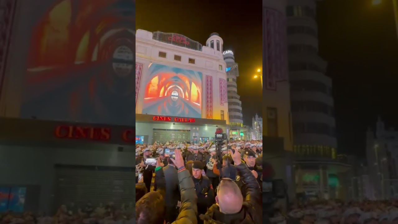Banda de Nuestra Se&ntilde;ora del Rosario Coronada de C&aacute;diz en la plaza del Callao de Madrid.