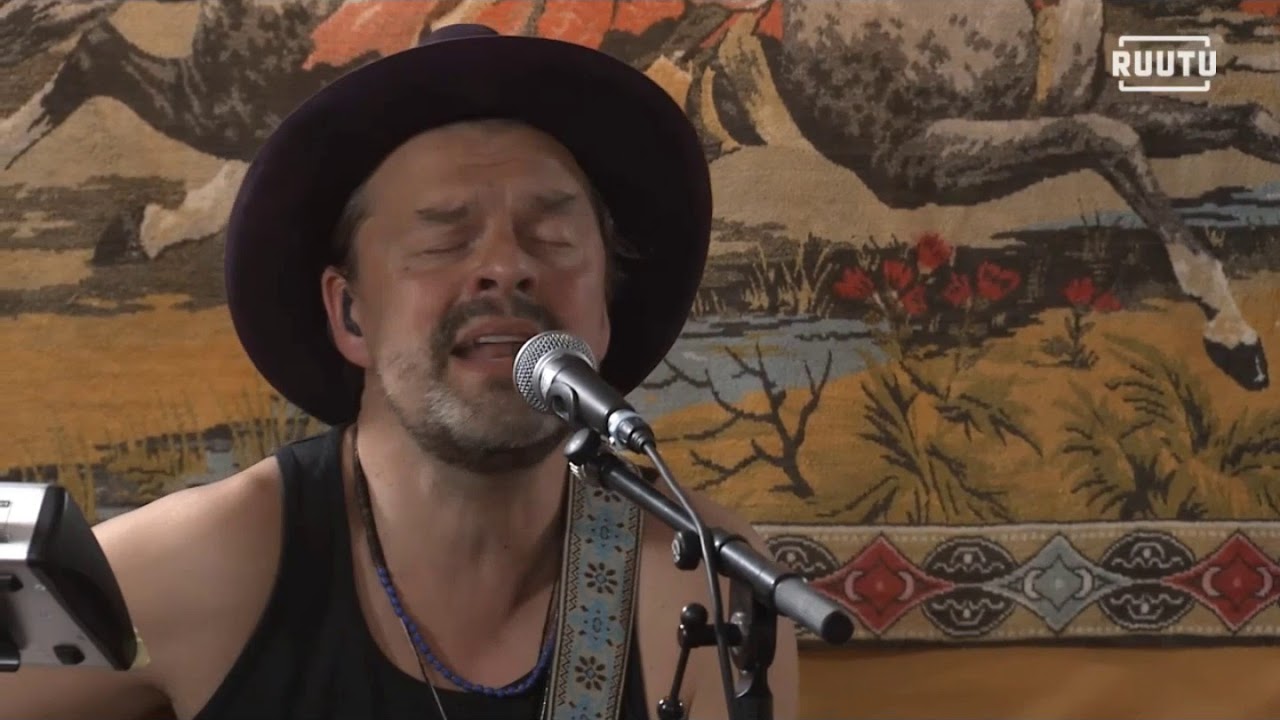 Tuure Kilpeläinen ja Kaihon Karavaani - Juokse sinä humma @ Ruutu Live 28.5.2020