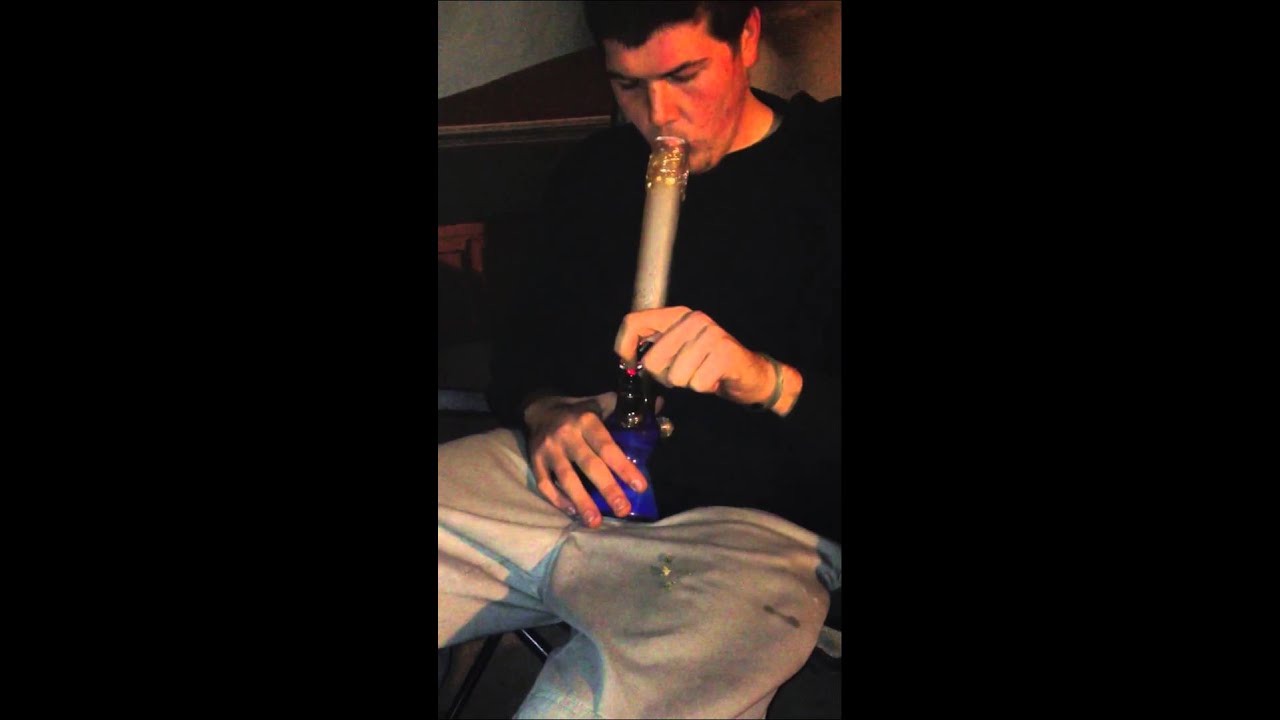 Big D does 5 bong loads in 1 breath