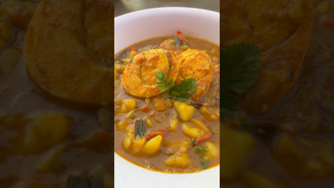 Easy Egg and Potato Curry😋 #eggcurry #egg #potato #curry #food #shorts #shortsfeed #youtubeshorts