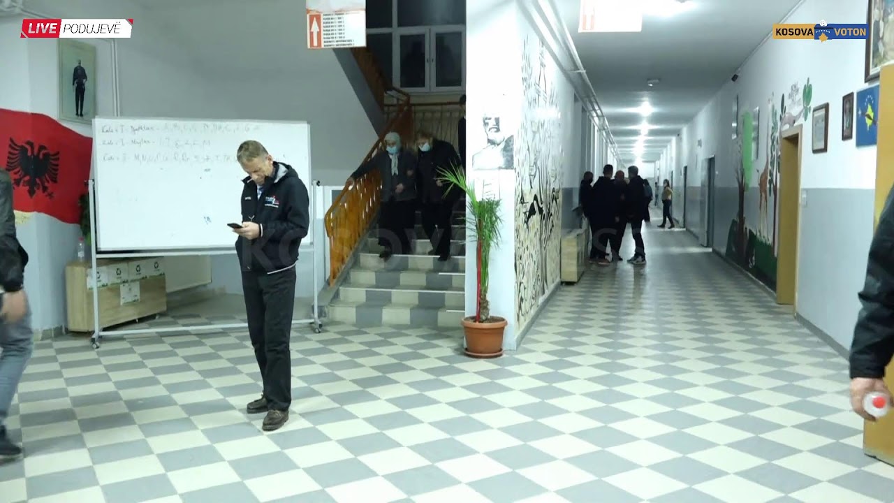 PODUJEVË/ Mbyllet qendra e votimit në shkollën “Isa Boletini”