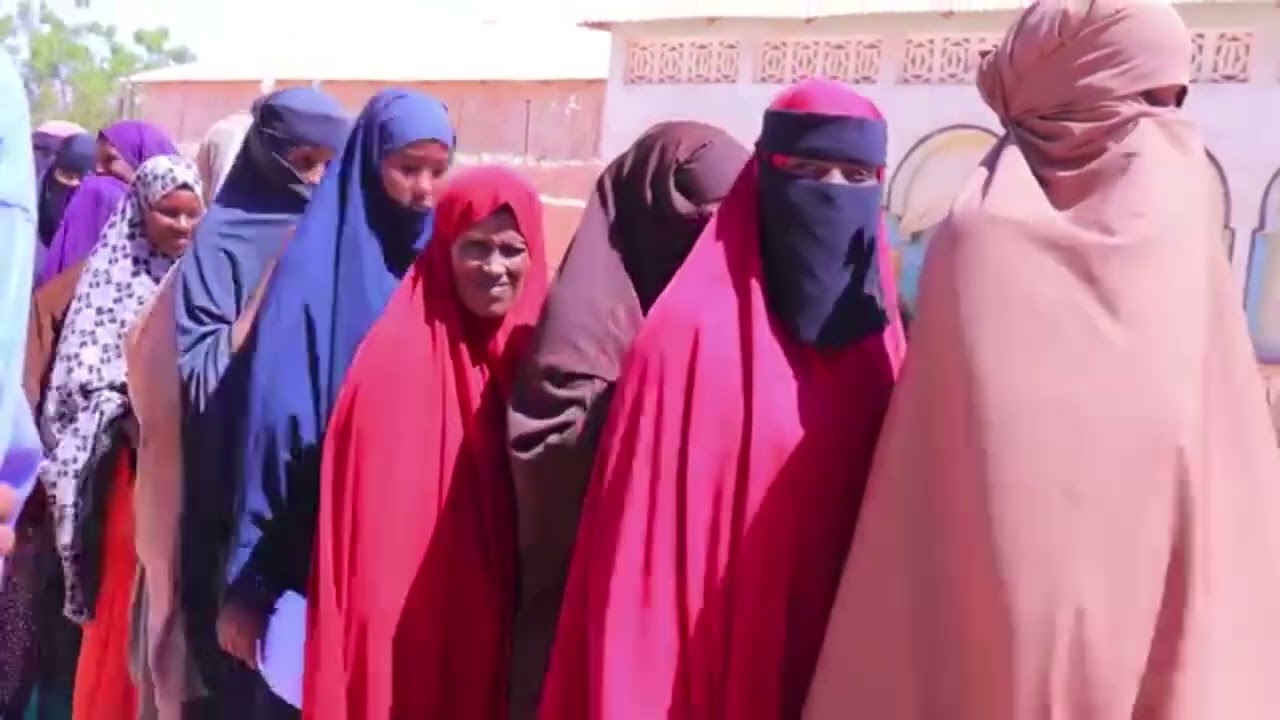 Diiwaan-gelinta dadweynaha ka qeyb gelaya doorashooyinka dalka oo ka socota magaalada Gaalkacyo.
