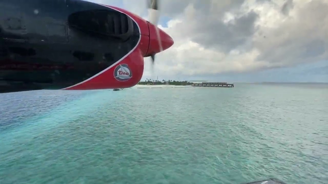 ✈️ Airplane taking off from water runway #takeoff