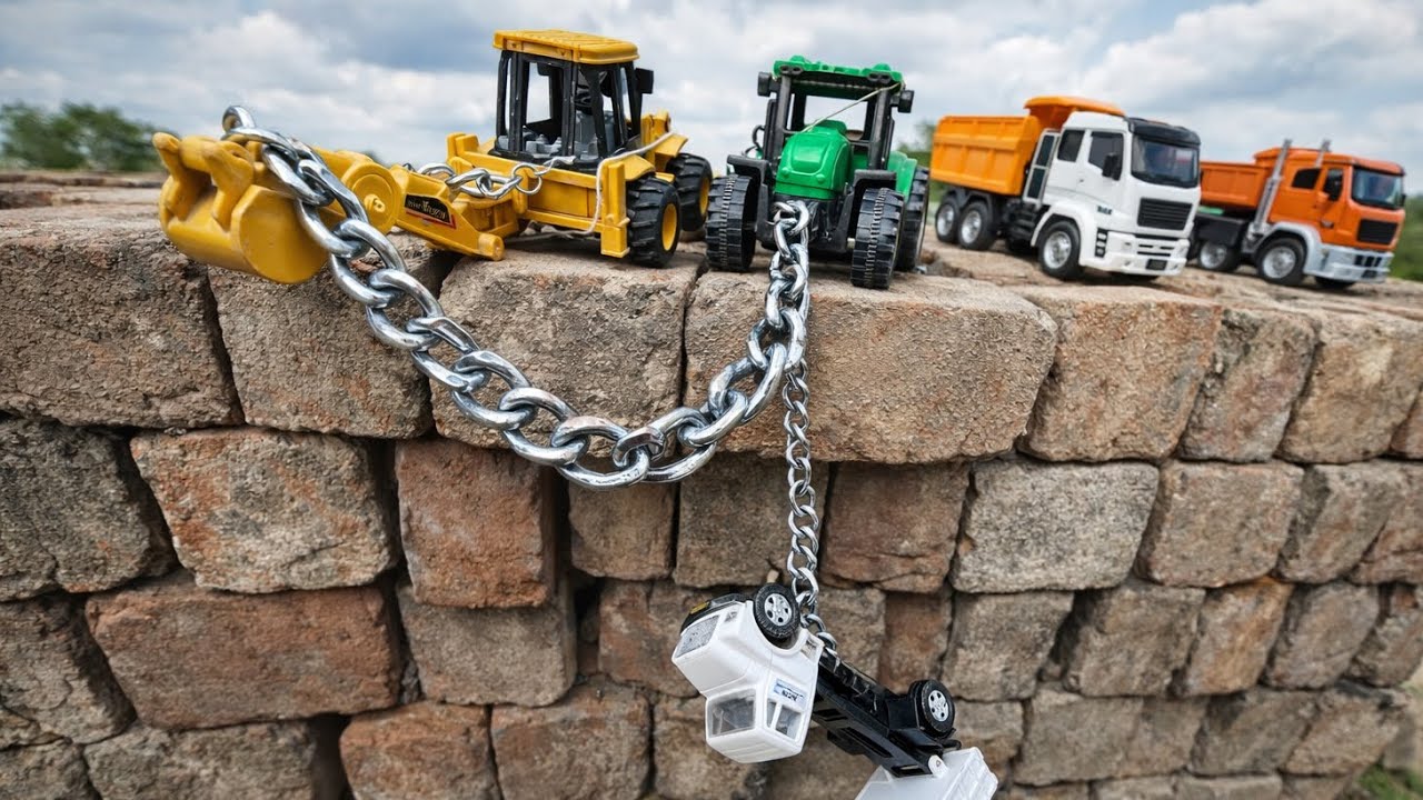 Tractor & Bulldozer Rescue Hanging Truck with Giant Chain | Tractor Cartoon | JCB Cartoon | MT toys