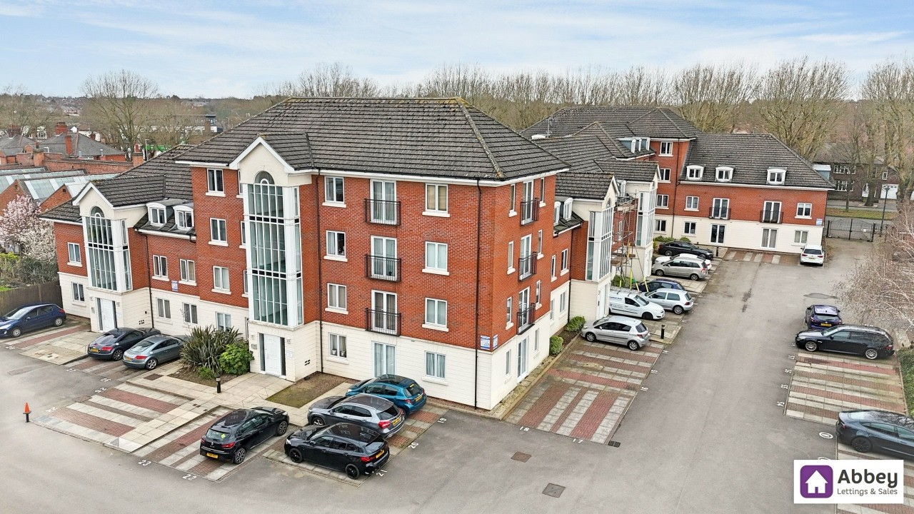 Well-presented 2-bed second floor apartment with spacious lounge/diner, separate kitchen: FOR SALE
