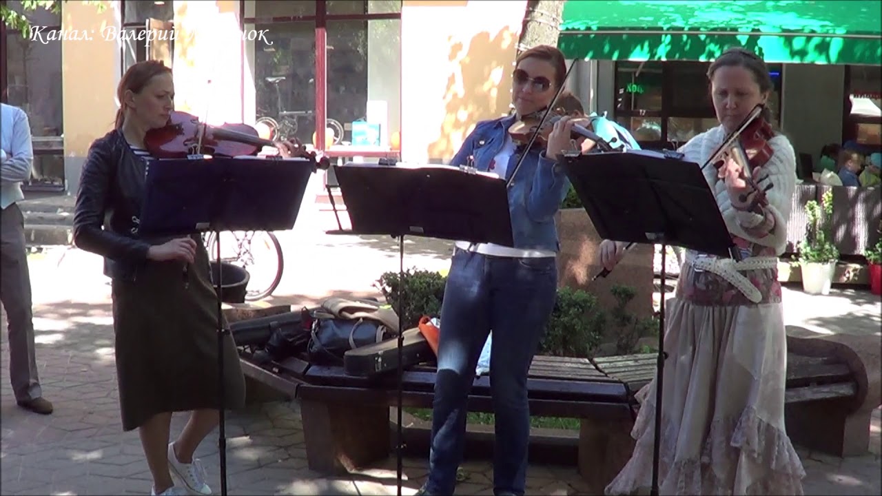 Классный ЧАРДАШ от трио скрипачек! Brest! Street! Music!