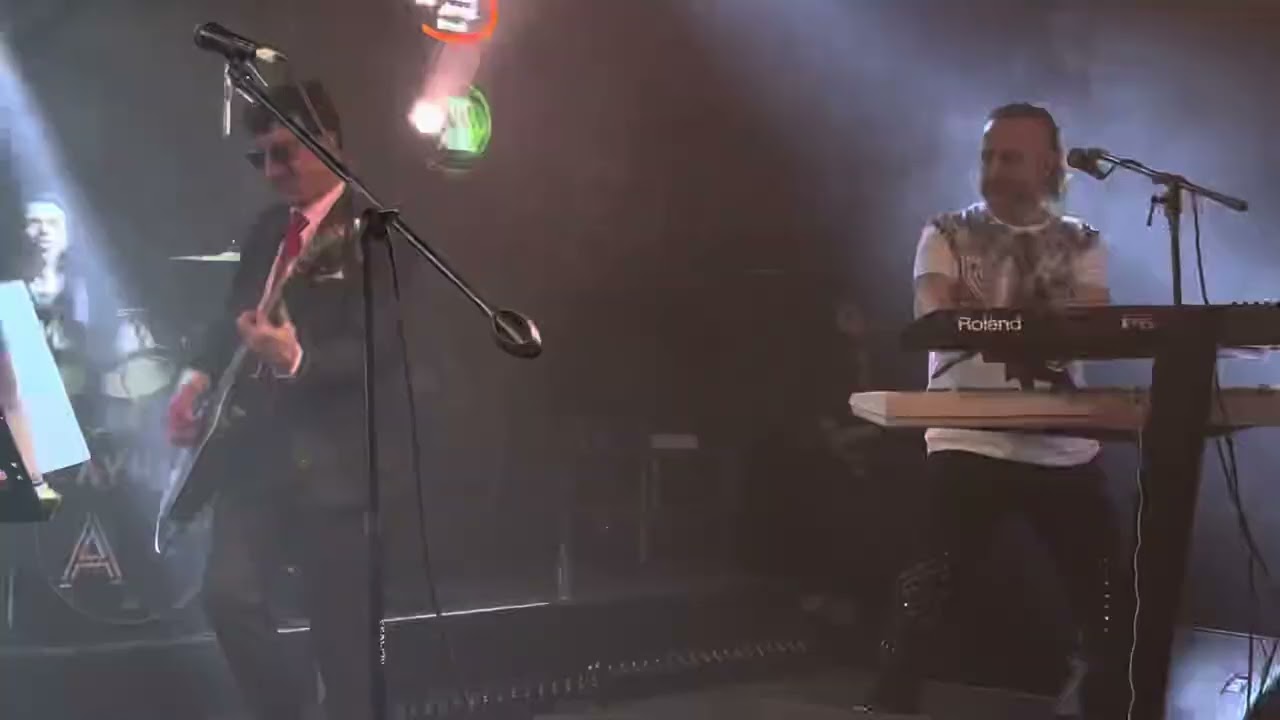 AyNa DöN BaK AyNa ya ( Konser Performans )