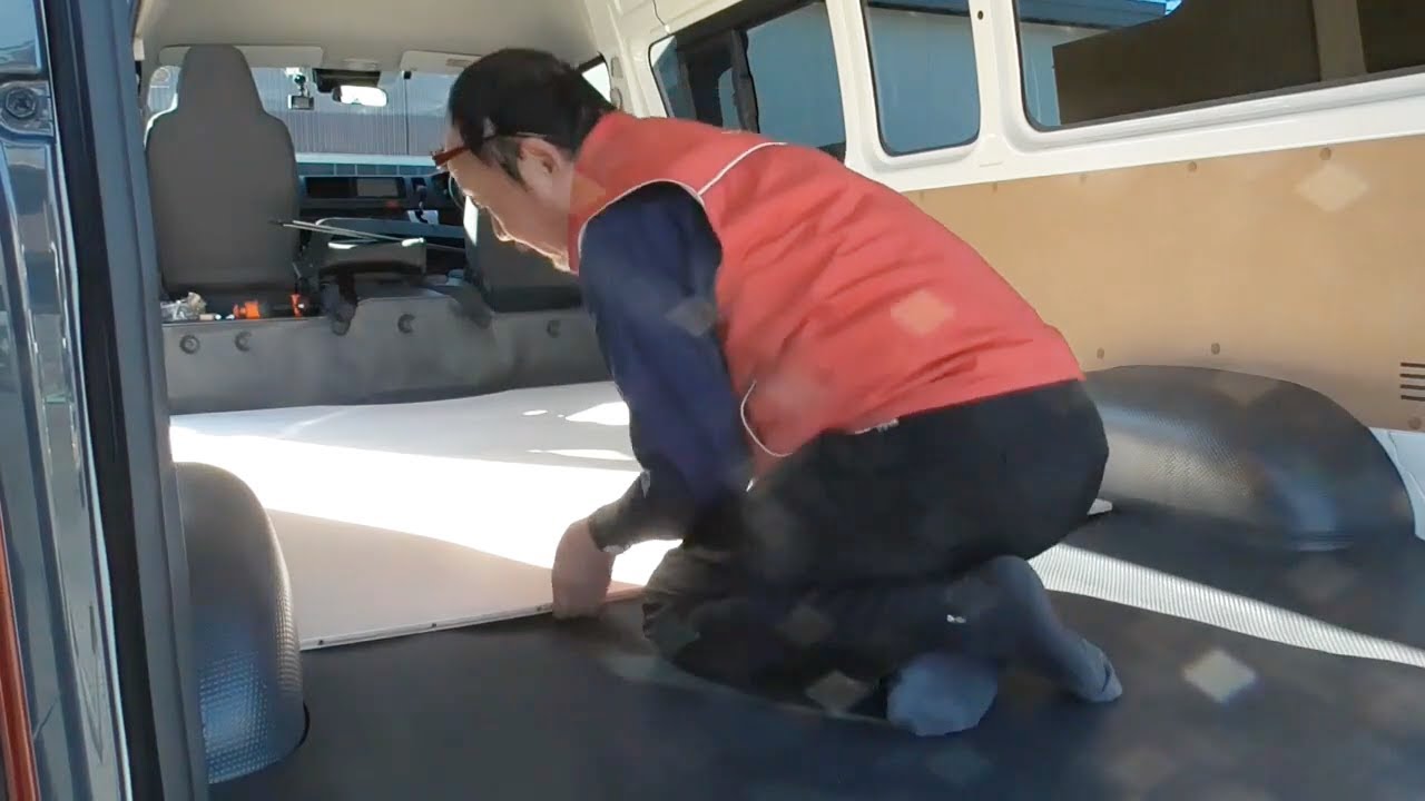 ヘラブナ釣り用車中泊『ハイエースカスタム』第二弾床板張り
