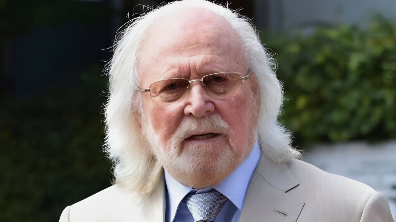 At 78, Barry Gibb Reveals the Real Story Behind Brother Andy Gibb