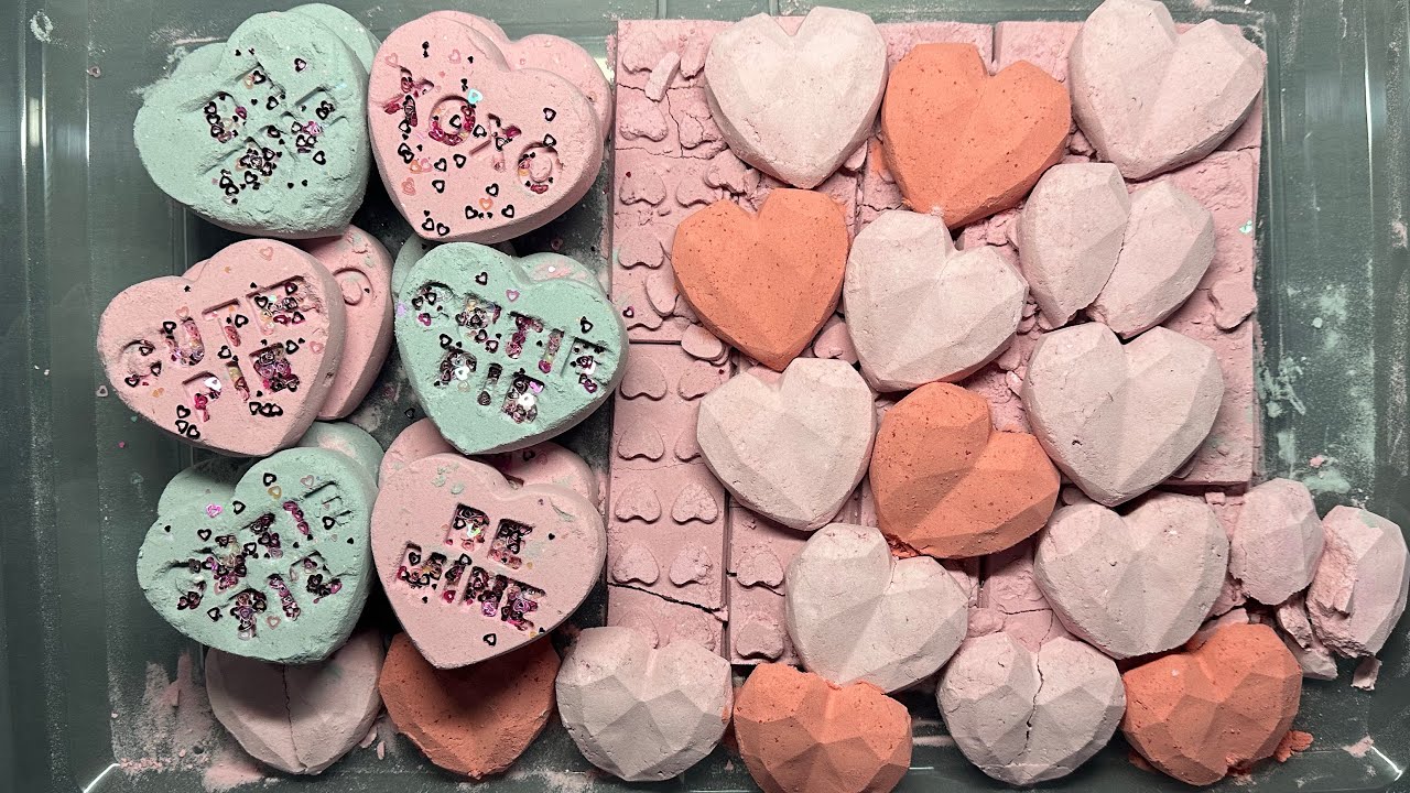 Happy Valentine’s Day! ASMR Baking Soda crush 😍 #bakingsodaasmr #oddlysatisfying #powderyplay #relax