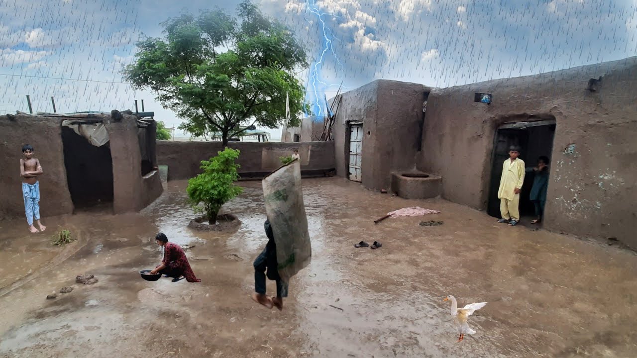 Heavy Rain in Village Mud House||Rain in Village Punjab Pakistan||Toofani Barish