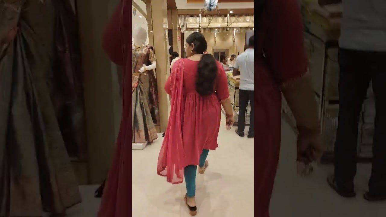 Mangalya shopping mall lo full on offers ashadam sale #shopping #sale #crowd #mangalyashoppingmall✨