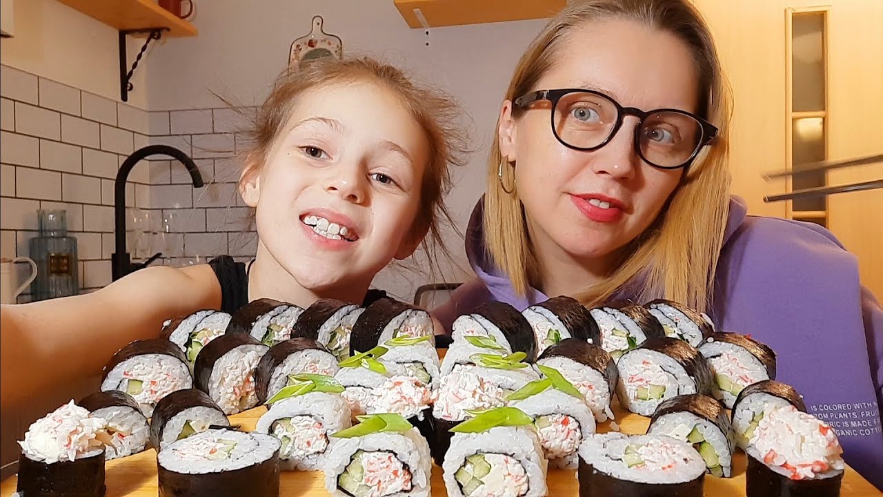 Мукбанг/Mukbang  Роллы🍣Rolls своими руками/Очень вкусно, у нас в семье есть Лунатик😱Ваши комменты
