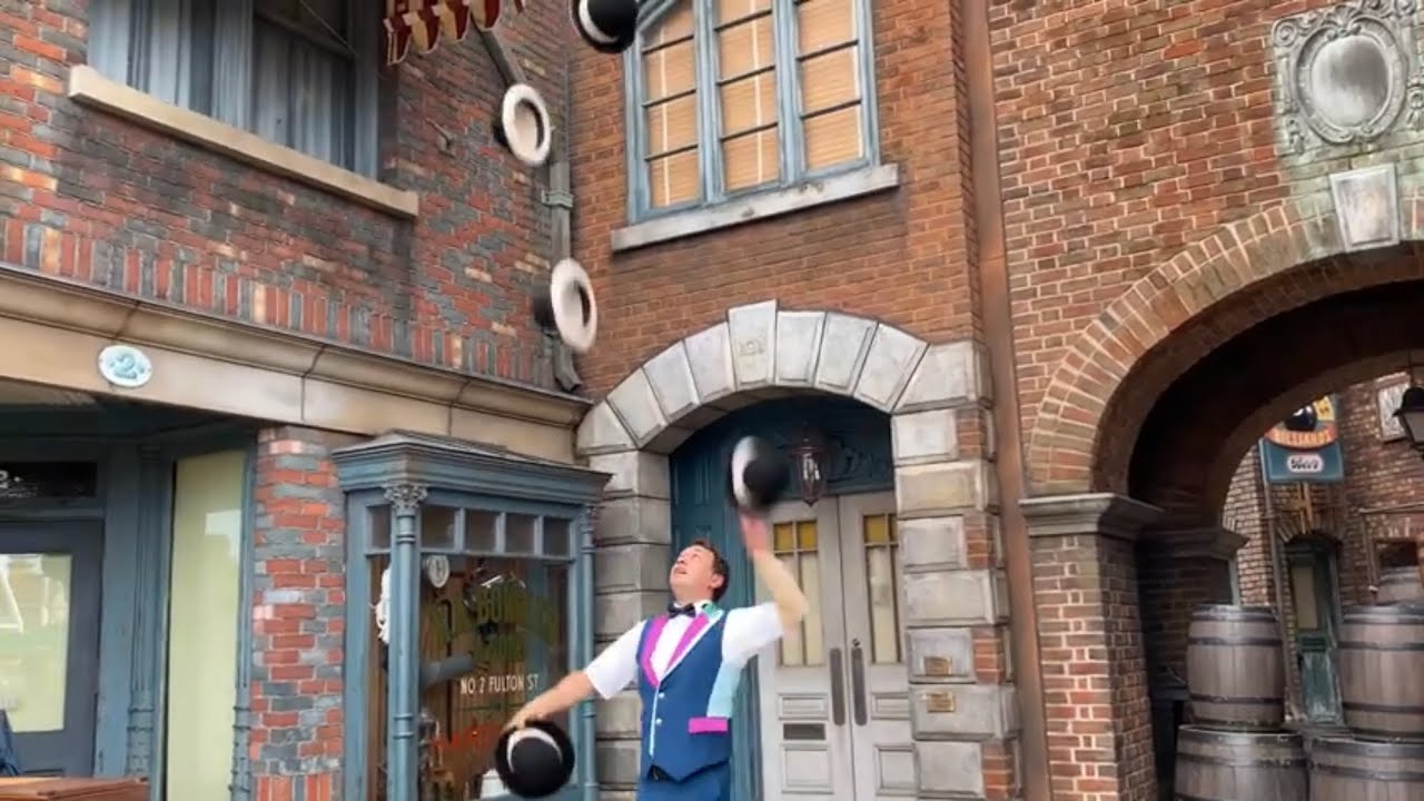 世界一のハットジャグリング『ミスター・フライングハット』【USJ】