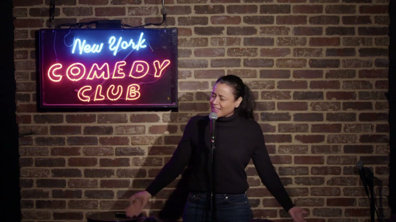 Сара Купер в New York Comedy Club