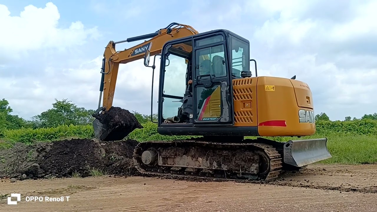 Loading tanah subur #sany75 #excavator 