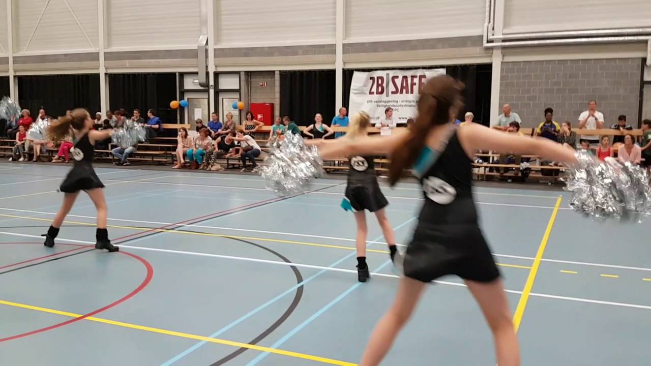 Cheerleaders Danshuis op 3-daagse basketbeker Boutersem