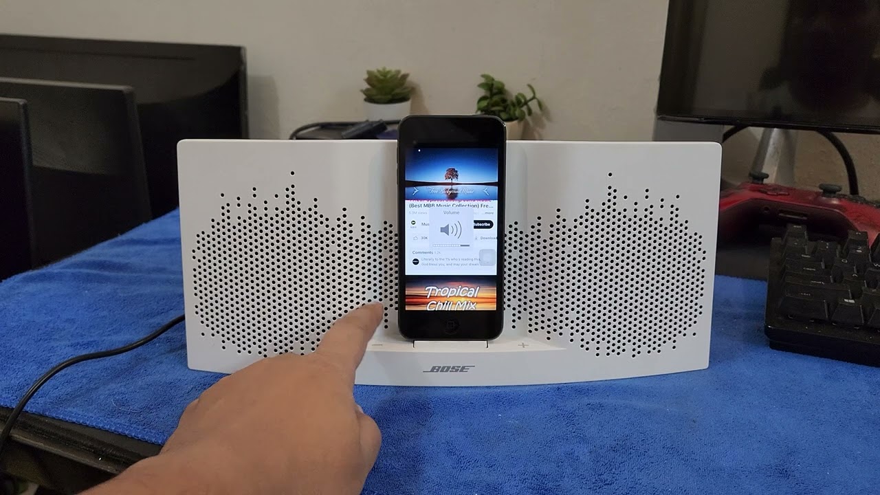 Bose SoundDock XT Speaker with apple lightning port white color