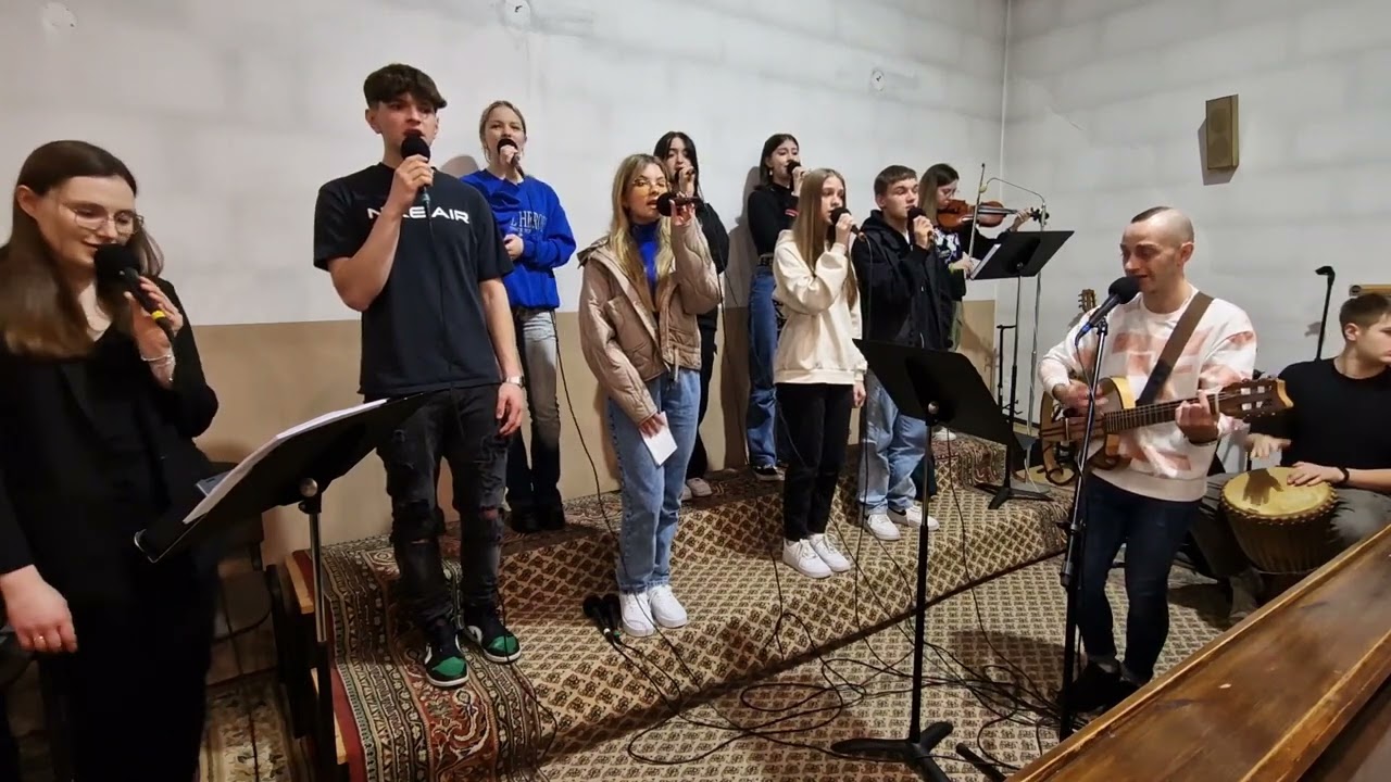 Jezus daje nam zbawienie / Zespół Młodzieżowy