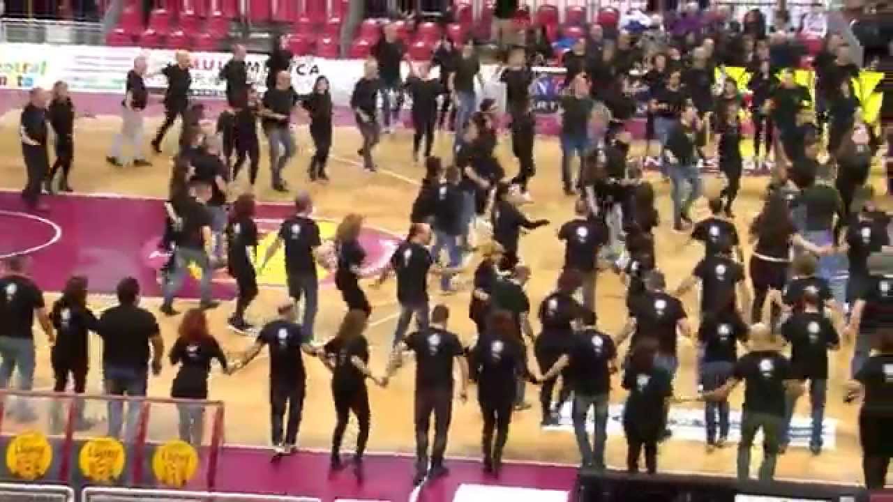 Mega Rueda di Salsa con Gianni Floria al Palasport di Trapani mpeg
