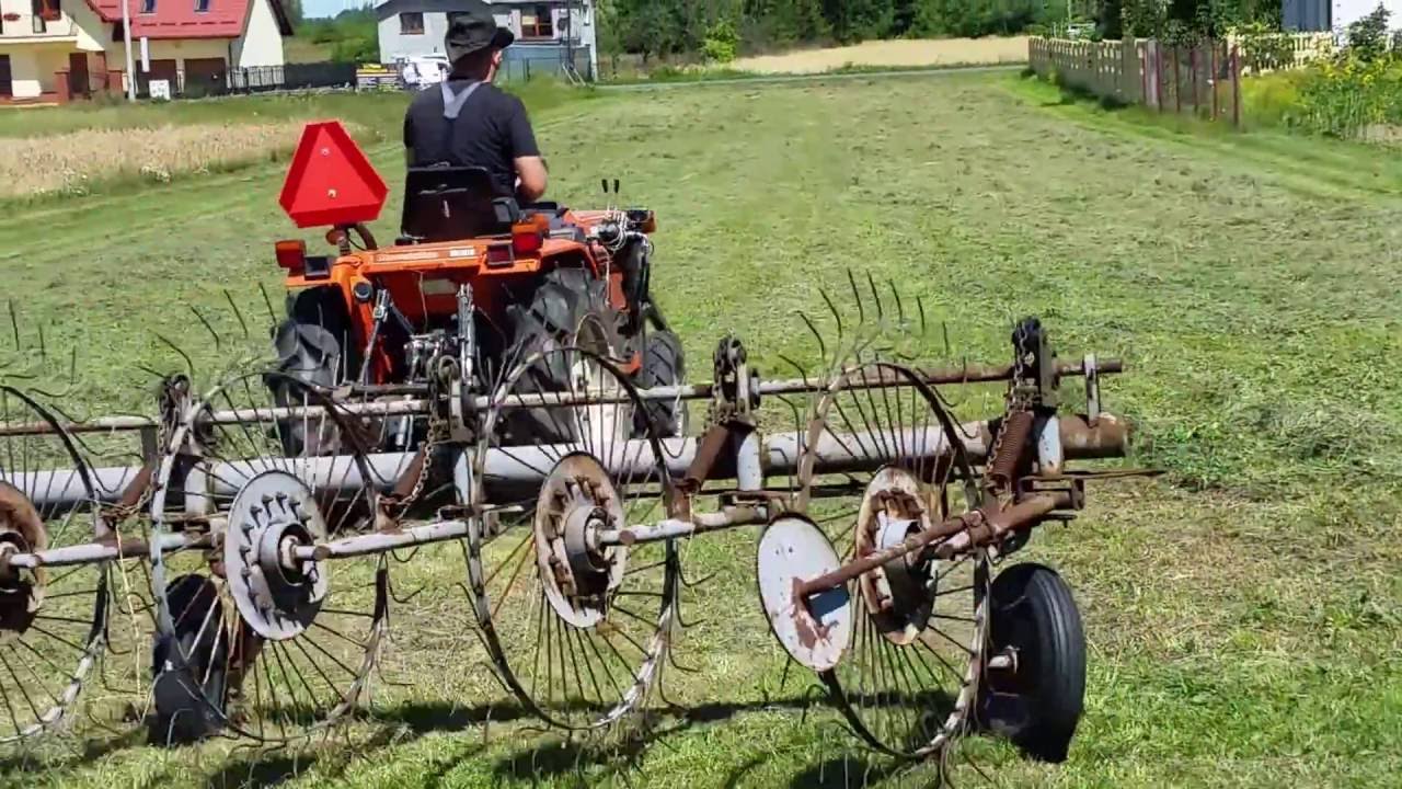 Kubota Bulltra B1-17 przetrząsanie siana zgrabiarką 5 gwiazdową