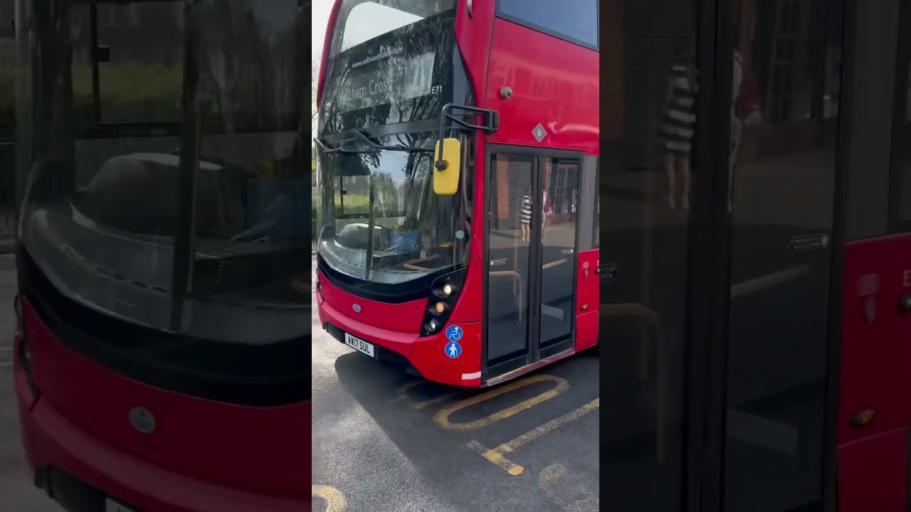 Sullivan buses ADL Enviro400MMC on route 271 turning into Turnpike Lane AW17 SUL