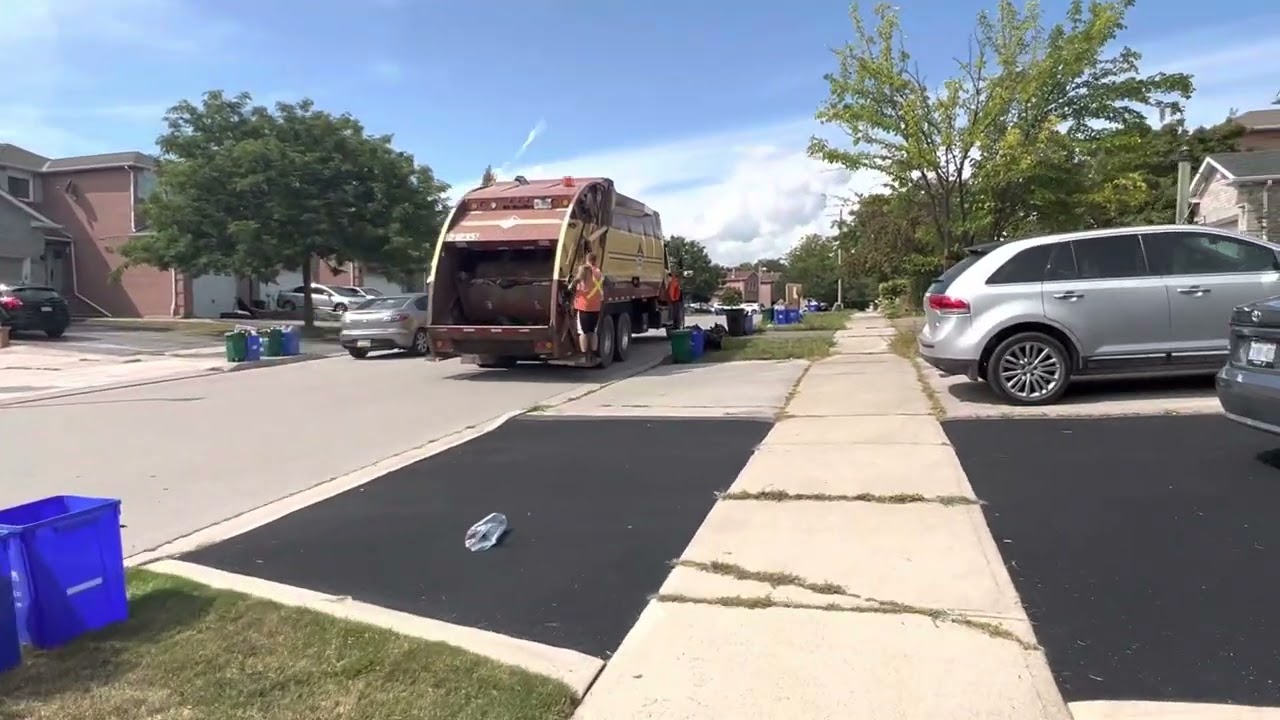 South Oakville Manual Garbage Collection on a Saturday