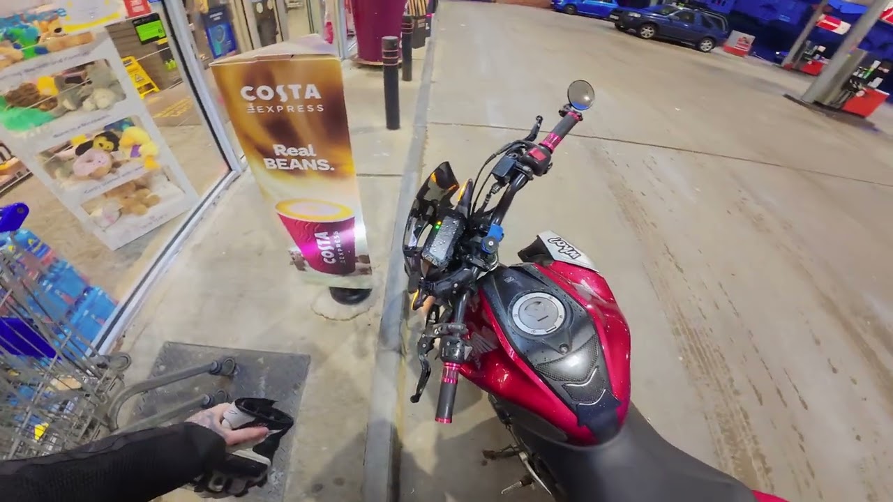 Honda CB125-R leaving big tesco