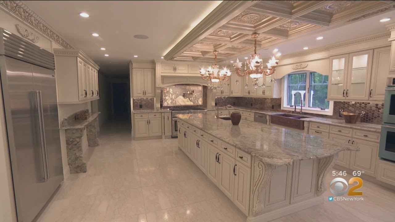 Living Large In A Long Island Mansion