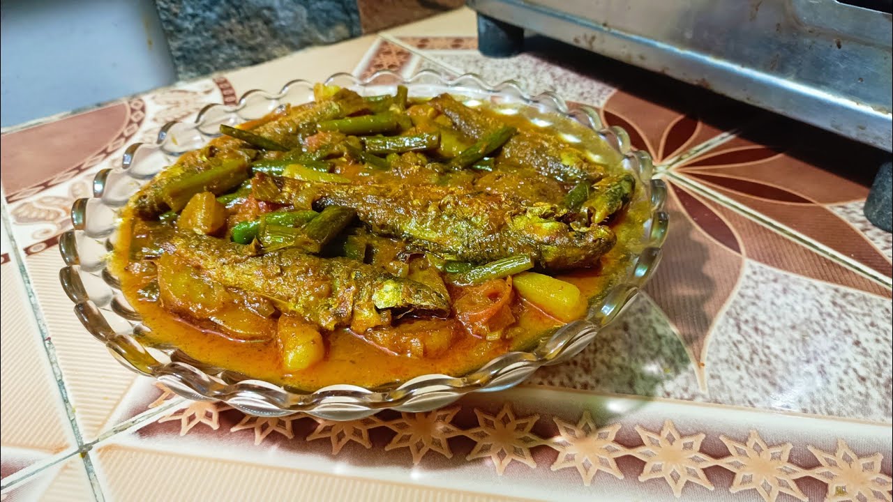 পেঁয়াজকলি দিয়ে ছোট মাছ আমার মত করে একবার বানিয়ে খান ভালো লাগবে।
