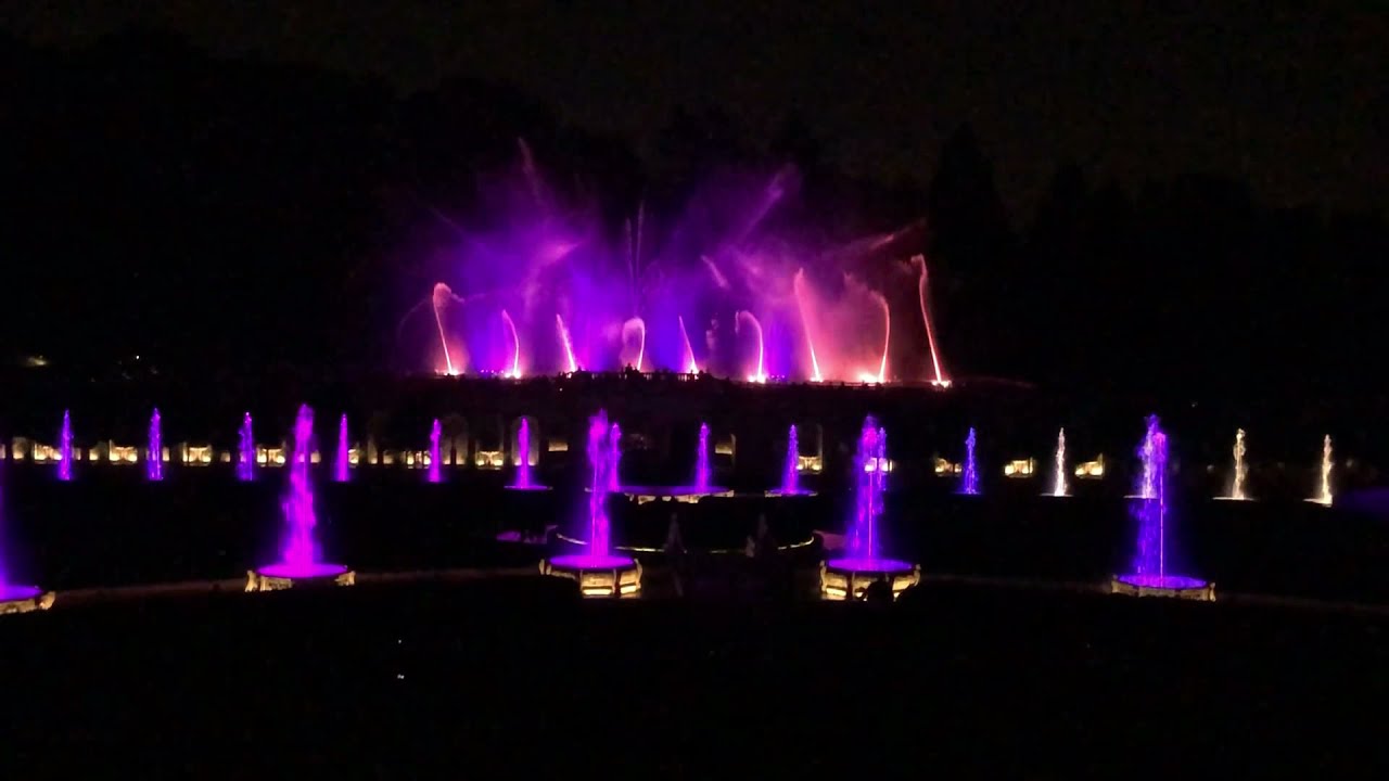 Impressive Illuminated Fountain Show