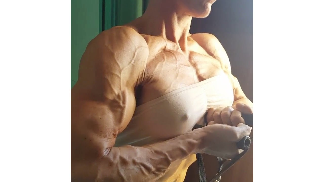 Layla Allen Biceps