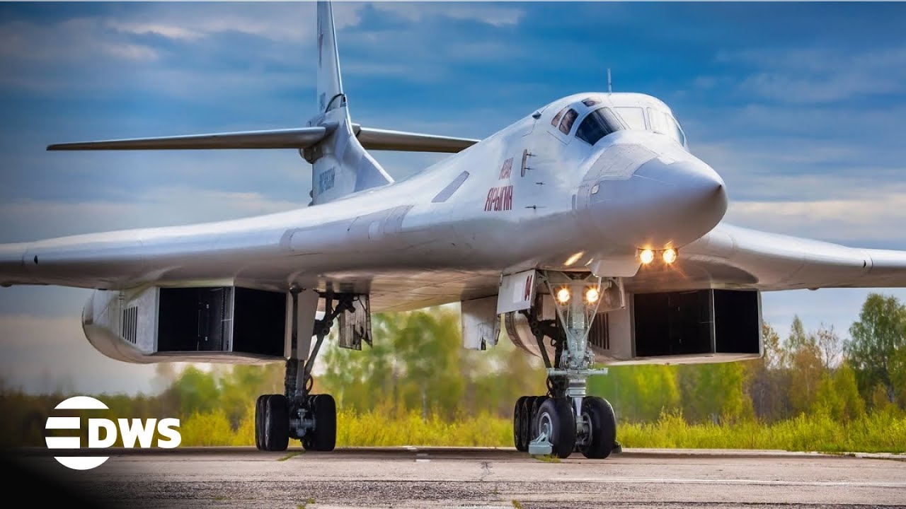 RAW FOOTAGE: Russian Tu-160 Bombers Carry Out Extended Arctic Patrol Mission | DWS News | AH1N