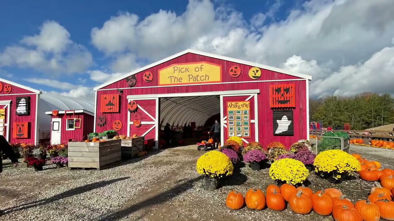 Visiting a PUMPKIN FARM in the Fall | Ontario Travel