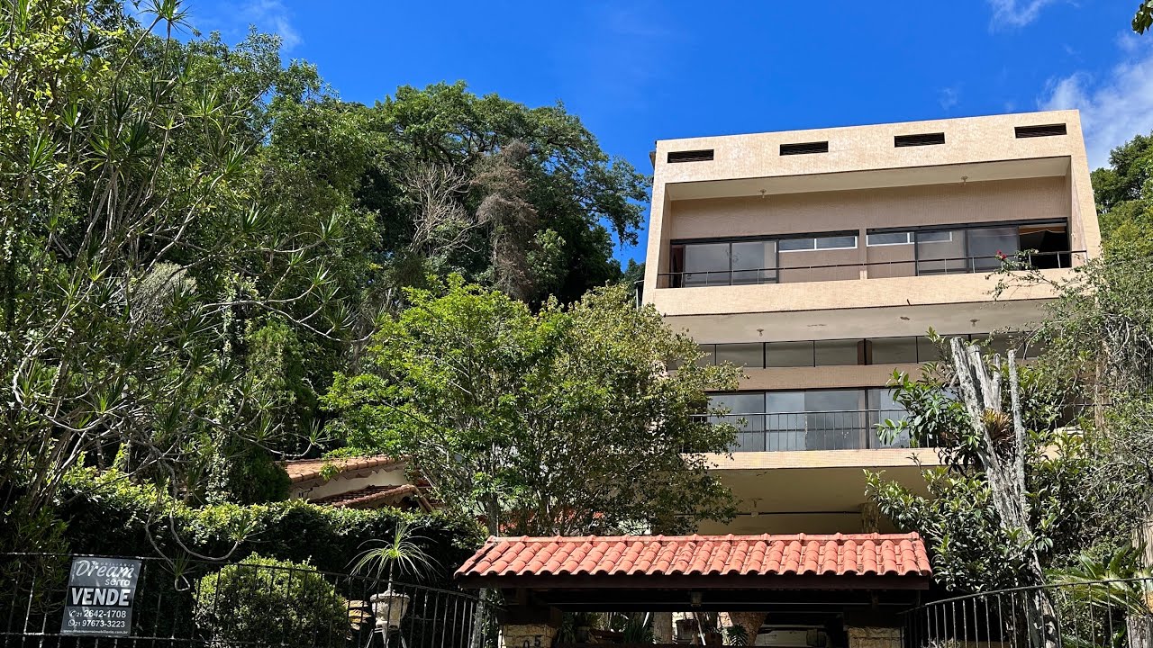 CA1065 | Casa com 3 quartos no centro da cidade Agriões com quintal