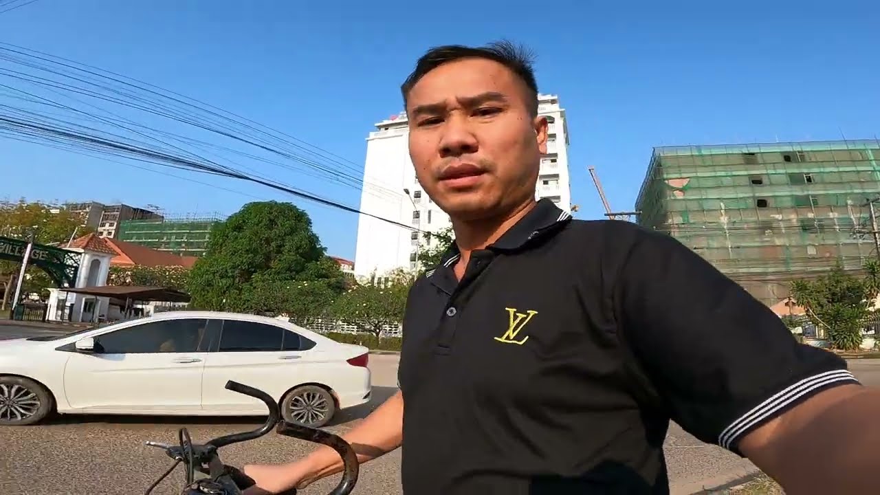 ນ້ຳມັນແພງກັບມາໄຊ້ລົດຖີບເລາະຖ່າຍຄິບອີກຄັ້ງ สายทางในหลวงและพระราชินีของ ไทยเสด็จผ่าน