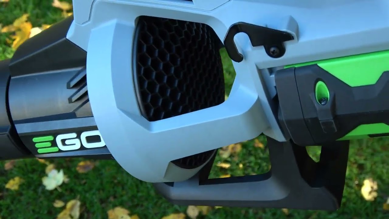 EGO 56 Volt Akku-Laubbläser LB5300E Set LB5301E ausführlich vorgestellt getestet beim Laub entfernen