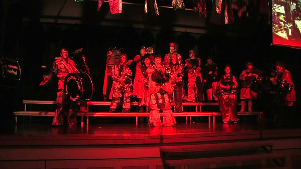 Guggenmusik Rossbolle mit 'The Lion sleeps'