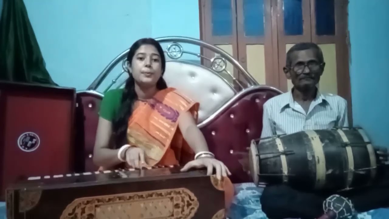 ওঠো গো ভারত লক্ষী , শিল্পী পর্ণা মাইতি ,দাস নাল সঙ্গতে দেবাশীষ,ব্যাক গ্ৰাউন্ডে অক্টোপ্যাড