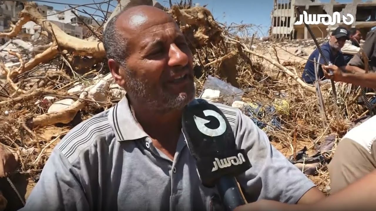 باكيًا بحرقة.. مواطن من #درنة فقد عائلته يروي لحظات ما قبل الفاجعة