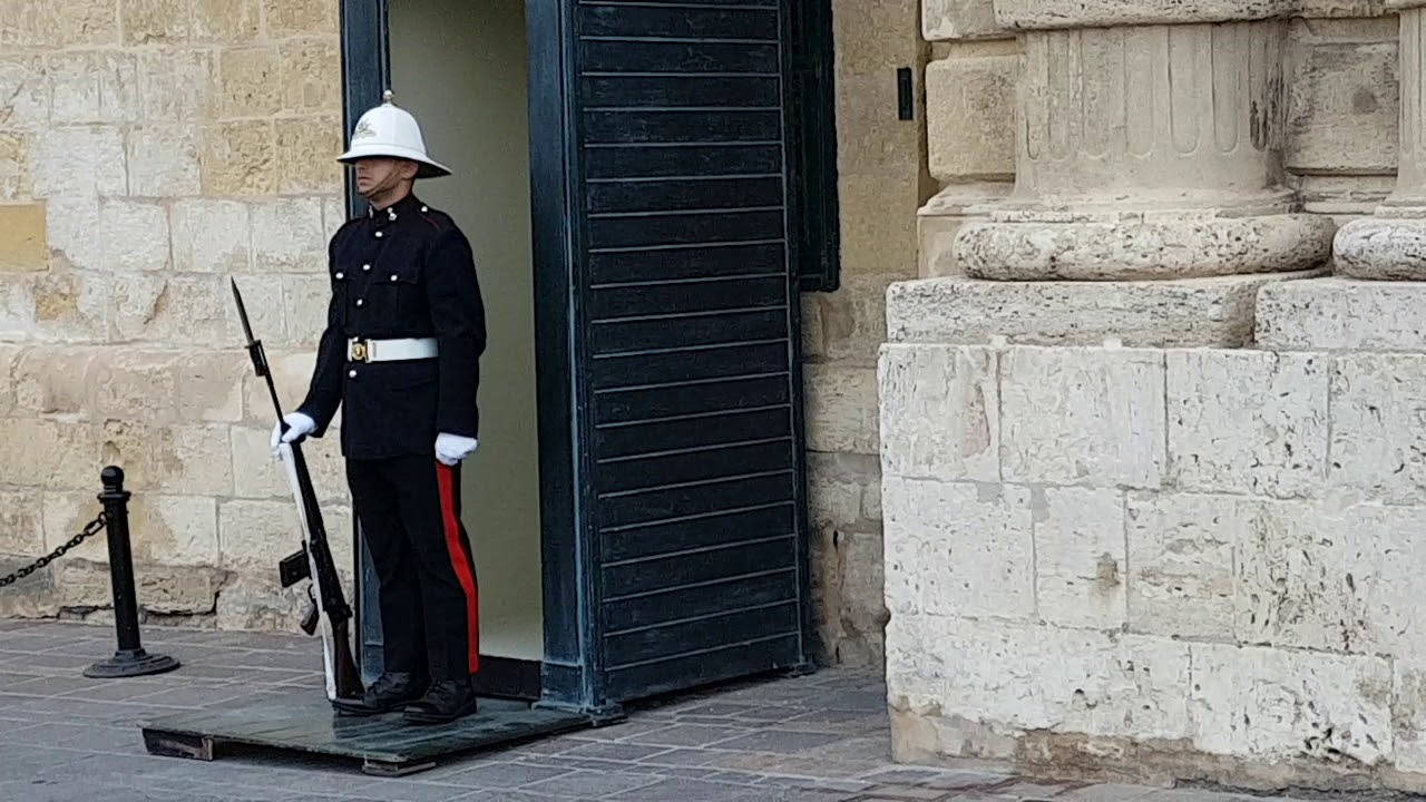 TravelValue: Malta - Changing of the Guard at the Grandmaster's Palace of the Order of St John