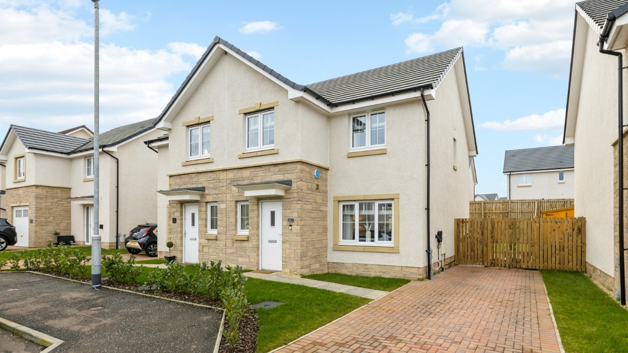 SCULLION LIVING - 6 Carnegie Close, Kilmarnock, KA1 2FN
