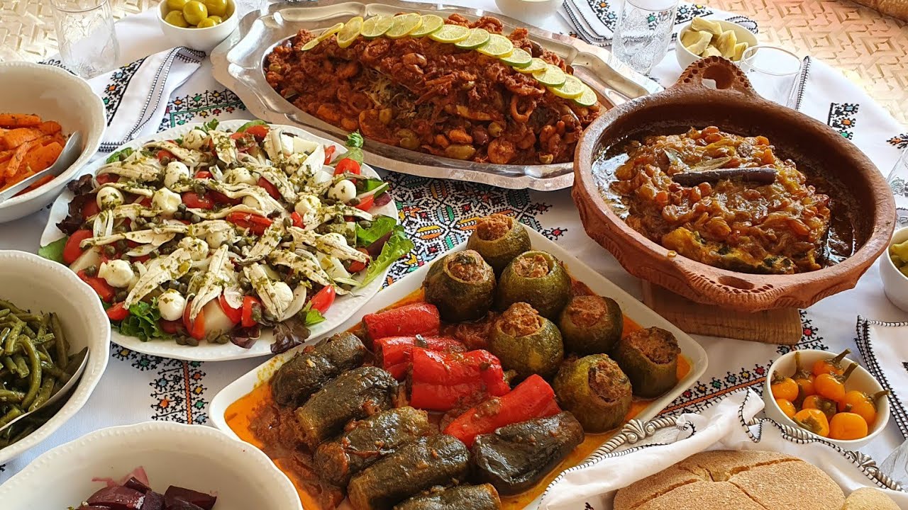 طبلة غداء عائلي 👌👌 طاجين الحوت خضرة معمرة و حوتة معمرة بصلصة فواكه البحر