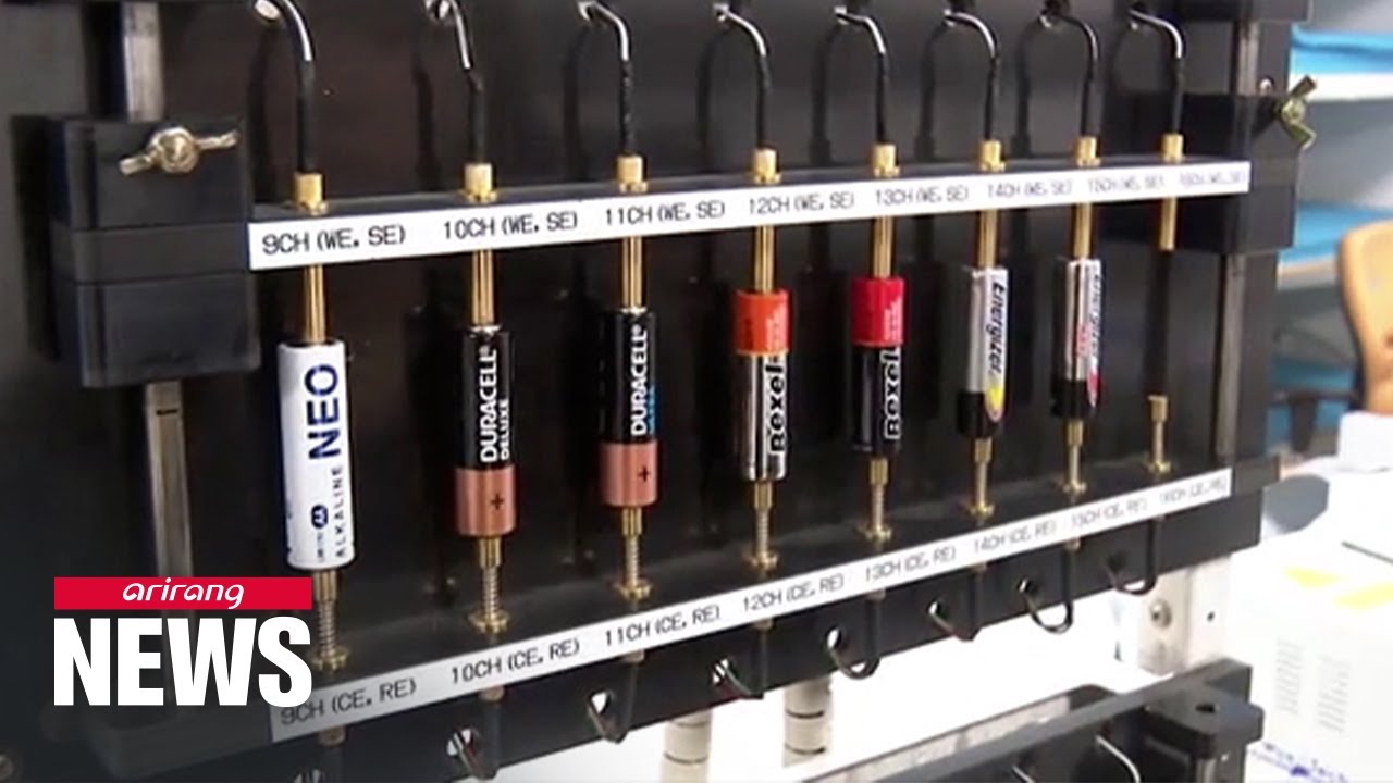 How can single-use primary lithium batteries be replaced?